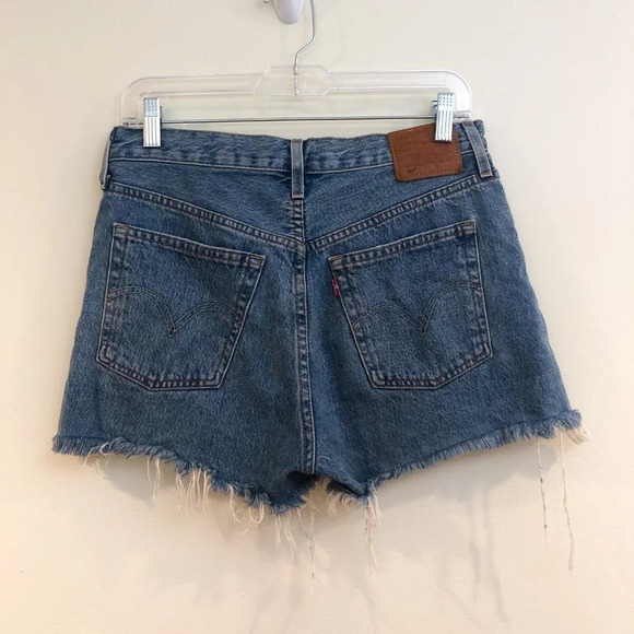 Levi's 501 Light Wash Button Fly Classic High Waist Denim Shorts Women's 29 - Picture 4 of 9